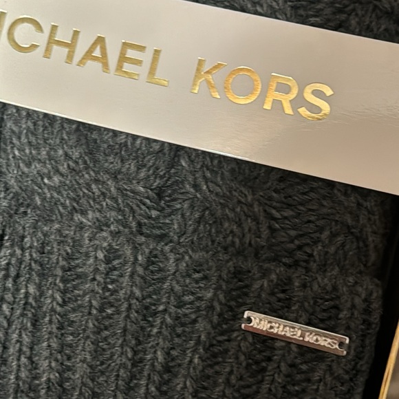 NEW Michael Kors Winter Set - Picture 2 of 2
